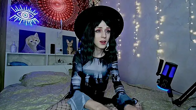 Snapshot of whoalexxa chatting on 12.22.25 whoalexxa online show from 12.22.25