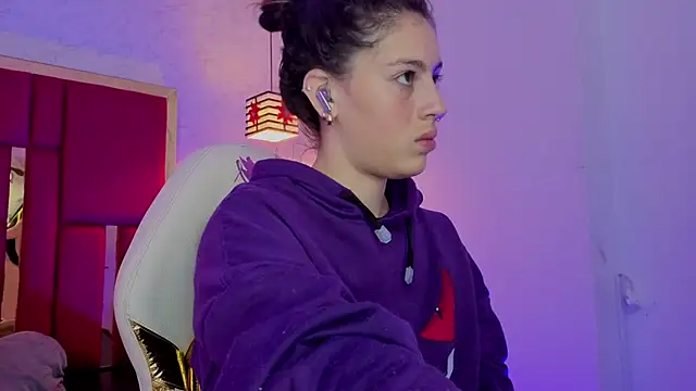 moon winy online show from 04.15.26