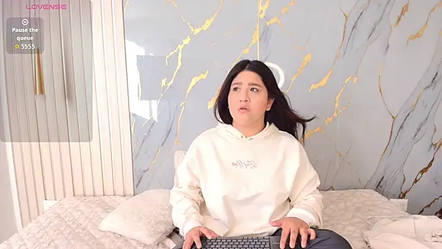 Snapshot of Mia_Sun14 chatting on 10.24.25 Mia Sun14 online show from 10.24.25