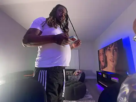 Snapshot of ICECREAMSHOW chatting on 10.27.25 ICECREAMSHOW online show from 10.27.25