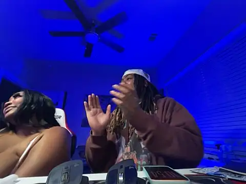 Snapshot of ICECREAMSHOW chatting on 10.28.25 ICECREAMSHOW online show from 10.28.25