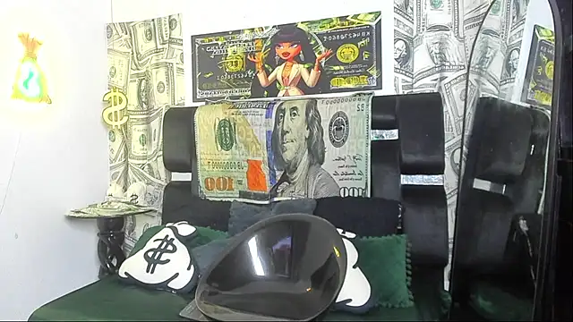 Snapshot of Latin_Doll13 chatting on 10.22.25 Latin Doll13 online show from 10.22.25