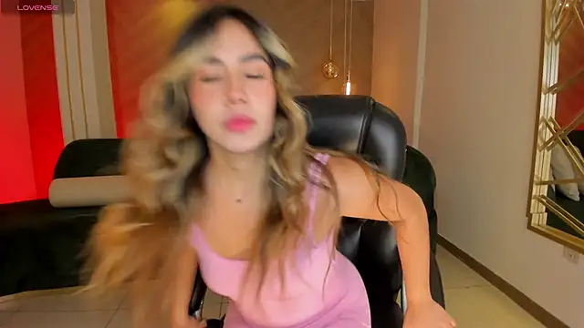 AnnieMonroe1 online show from 11.18.25