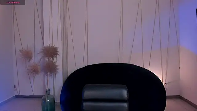 AnnieMonroe1 online show from 12.14.25