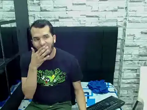 Snapshot of pether_hairy chatting on 10.26.25 pether hairy online show from 10.26.25