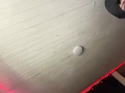 Snapshot of kenhins chatting on 10.25.25 kenhins online show from 10.25.25