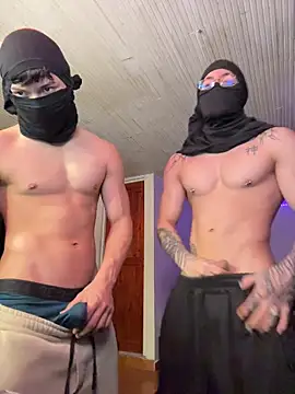 Snapshot of kenhins chatting on 10.29.25 kenhins online show from 10.29.25