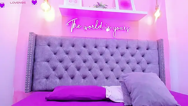 Sophiia 77 online show from 11.16.25