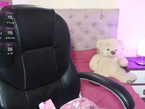 Snapshot of gabyy_cute_ chatting on 10.24.25 gabyy cute  online show from 10.24.25