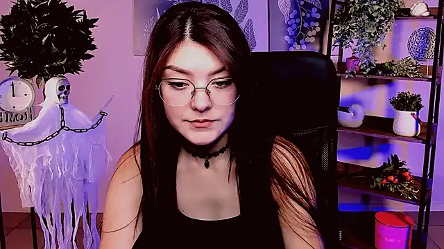 Snapshot of AnaSteisher chatting on 10.23.25 AnaSteisher online show from 10.23.25