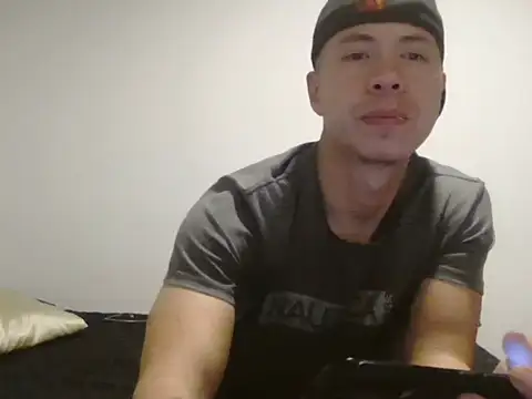 Snapshot of Carlomorelo chatting on 10.27.25 Carlomorelo online show from 10.27.25