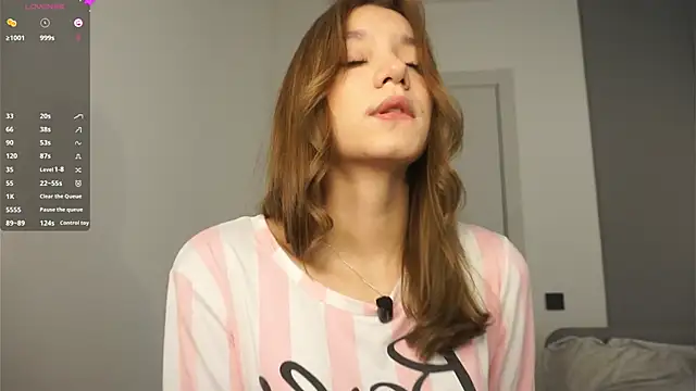 BrynnHolverson online show from 11.15.25