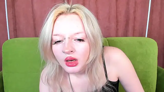 AlessaKiss online show from 10.25.25