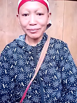 Snapshot of nui-show chatting on 10.16.25 nui-show online show from 10.16.25