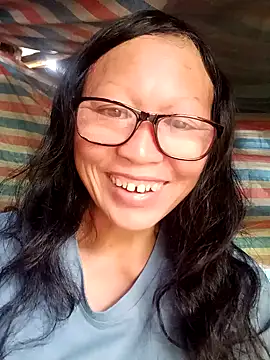 Snapshot of nui-show chatting on 10.19.25 nui-show online show from 10.19.25