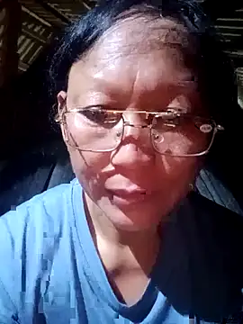 Snapshot of nui-show chatting on 10.26.25 nui-show online show from 10.26.25