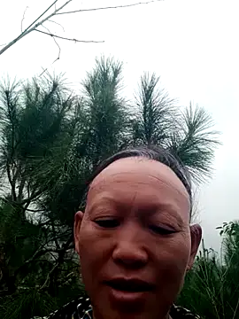 Snapshot of nui-show chatting on 10.29.25 nui-show online show from 10.29.25