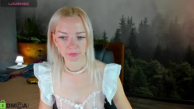 Snapshot of _Keetti_ chatting on 10.22.25  Keetti  online show from 10.22.25