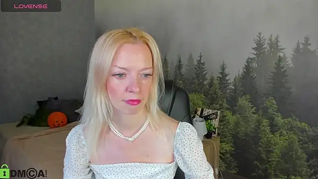Snapshot of _Keetti_ chatting on 10.27.25  Keetti  online show from 10.27.25