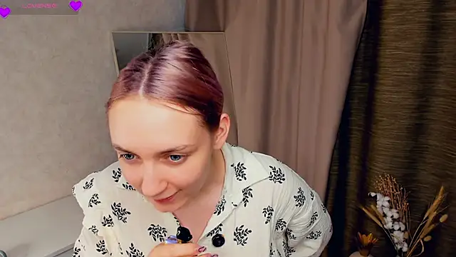 Snapshot of AdelineFabel chatting on 10.26.25 AdelineFabel online show from 10.26.25