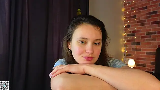 Snapshot of FoxFever chatting on 02.21.26 FoxFever online show from 02.21.26