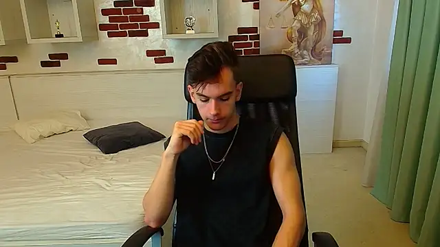 Snapshot of BradyFlint chatting on 10.22.25 BradyFlint online show from 10.22.25