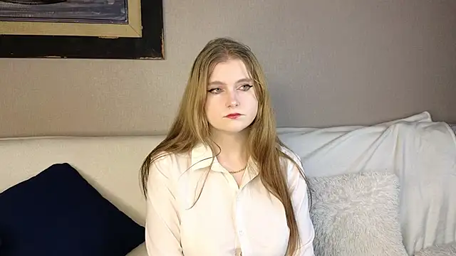 Snapshot of NightSaffron chatting on 11.27.25 NightSaffron online show from 11.27.25