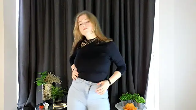 Snapshot of NightSaffron chatting on 12.01.25 NightSaffron online show from 12.01.25