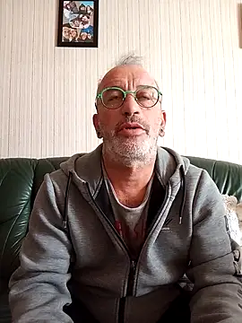 Snapshot of Ptitcouic chatting on 10.22.25 Ptitcouic online show from 10.22.25