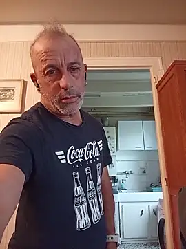 Snapshot of Ptitcouic chatting on 11.05.25 Ptitcouic online show from 11.05.25