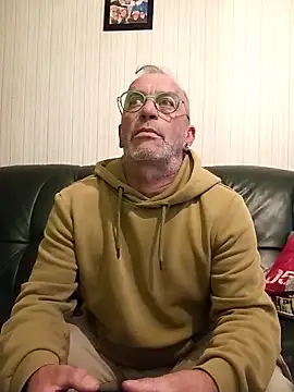 Snapshot of Ptitcouic chatting on 11.07.25 Ptitcouic online show from 11.07.25