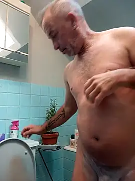 Snapshot of Ptitcouic chatting on 11.11.25 Ptitcouic online show from 11.11.25