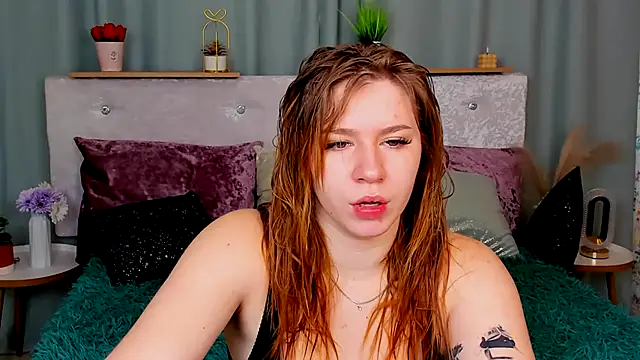 Snapshot of MelonsGlow chatting on 10.21.25 MelonsGlow online show from 10.21.25