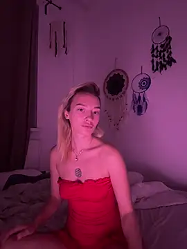 Snapshot of versediamond chatting on 10.17.25 versediamond online show from 10.17.25