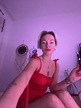 Snapshot of versediamond chatting on 10.23.25 versediamond online show from 10.23.25