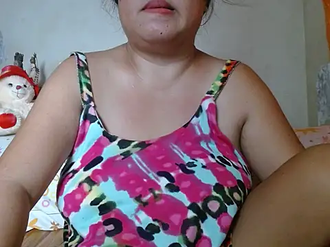 Snapshot of lovenaya chatting on 05.21.26 lovenaya online show from 05.21.26