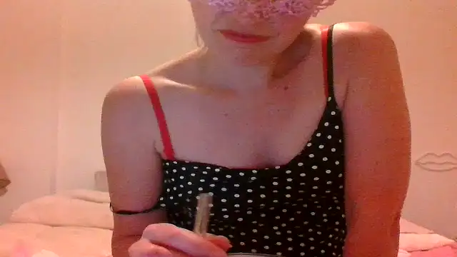 Snapshot of Ava_sexy_bitch chatting on 04.18.26 Ava sexy bitch online show from 04.18.26