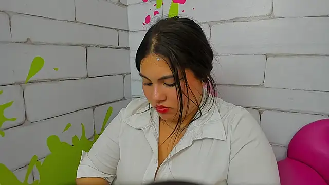 Snapshot of SoftLilyy chatting on 10.21.25 SoftLilyy online show from 10.21.25