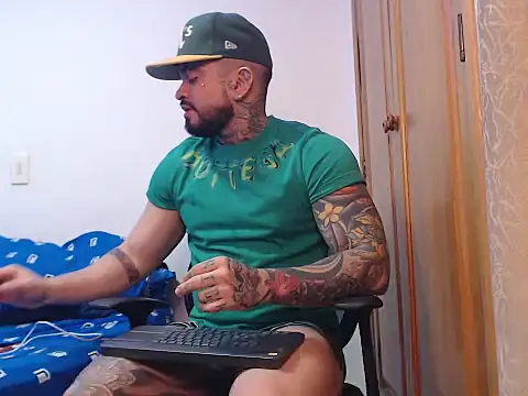 Snapshot of stefanodangelo chatting on 10.22.25 stefanodangelo online show from 10.22.25