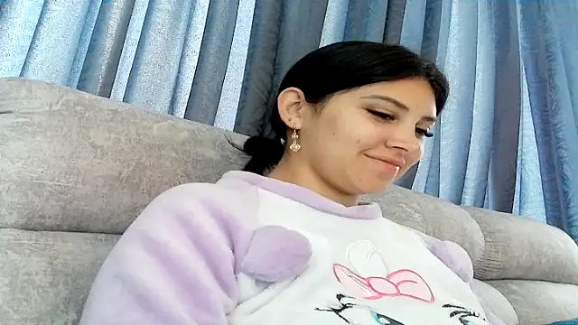 RollinGirl  online show from 10.29.25