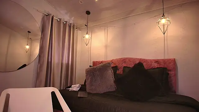 ivy bonnie online show from 11.10.25