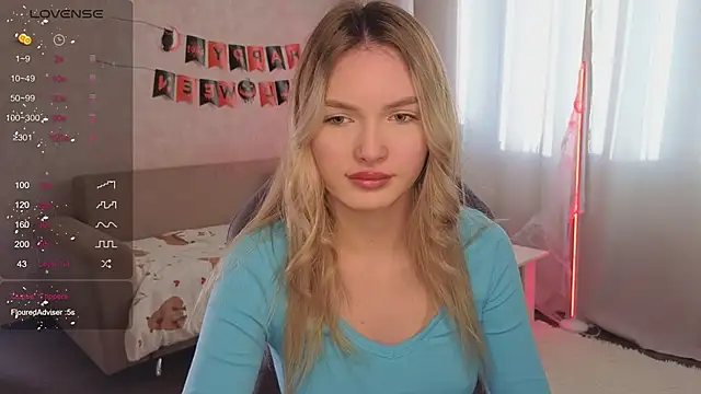 Snapshot of EvelynSin chatting on 10.22.25 EvelynSin online show from 10.22.25