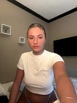Snapshot of LaceyMilliexoxo chatting on 10.20.25 LaceyMilliexoxo online show from 10.20.25