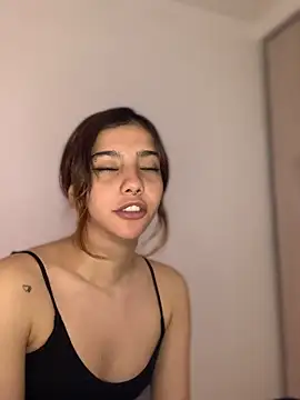 Snapshot of MiaaCute- chatting on 04.23.26 MiaaCute- online show from 04.23.26