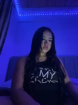 Snapshot of kylie_d0ll chatting on 10.25.25 kylie d0ll online show from 10.25.25