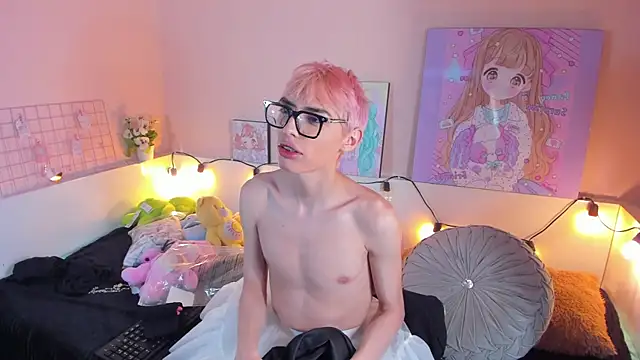 Strawberry Kitty  online show from 11.08.25