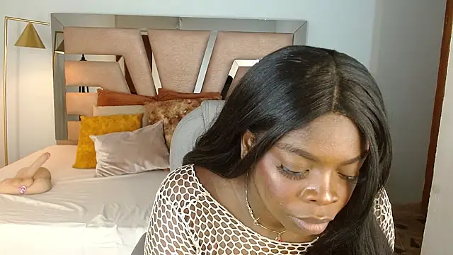 Maiacharris  online show from 11.07.25