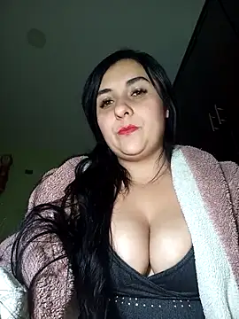 Snapshot of Kymberlaury chatting on 10.28.25 Kymberlaury online show from 10.28.25