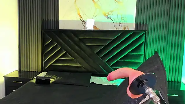 Snapshot of Halleyrosse chatting on 10.24.25 Halleyrosse online show from 10.24.25