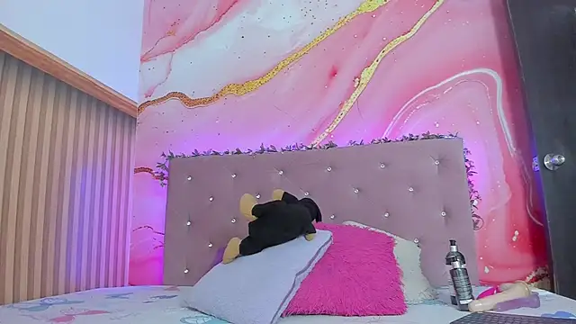 mia  blaze   online show from 10.31.25